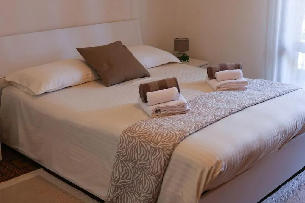 Appartamento Modena - Vicino Al Centro - Free Parking & Wi-Fi 0*,  Italia