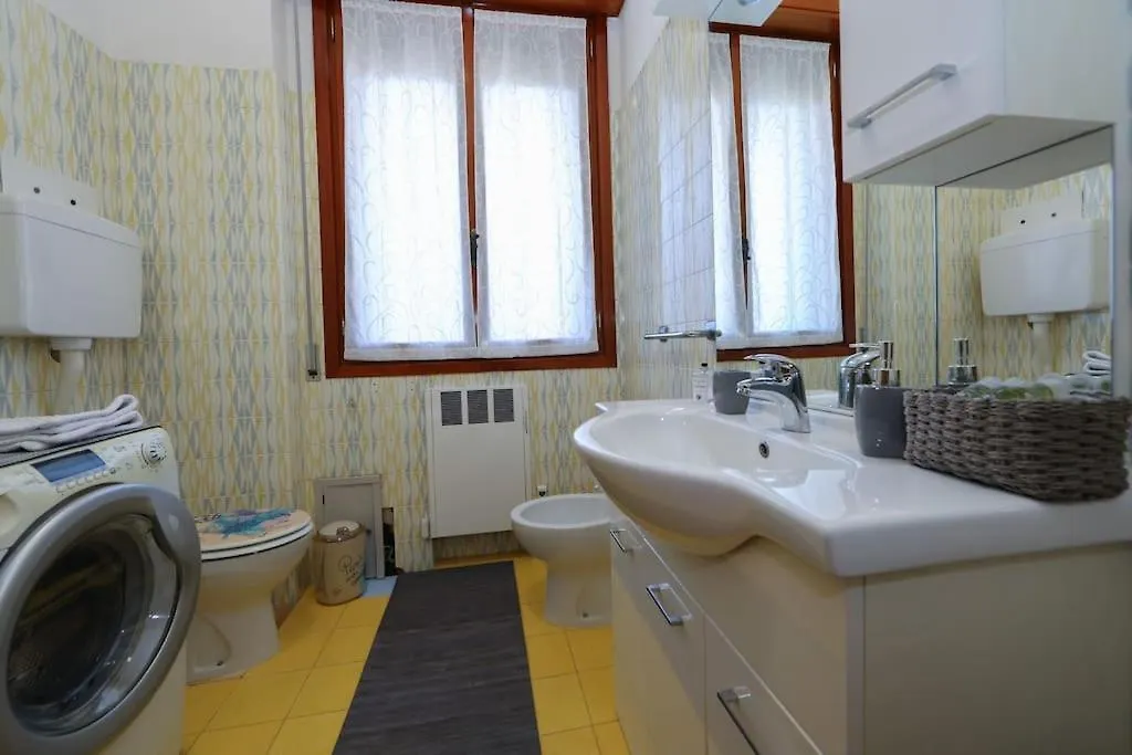 Appartamento Modena - Vicino Al Centro - Free Parking & Wi-Fi 0*,  Italia