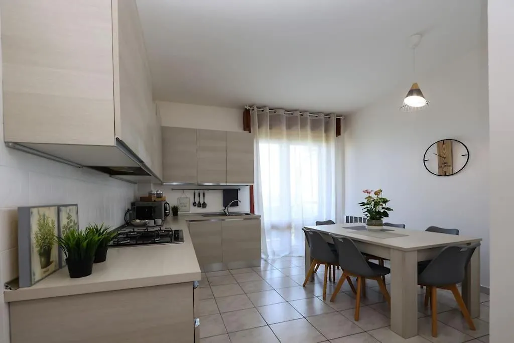 Appartamento Modena - Vicino Al Centro - Free Parking & Wi-Fi Italia